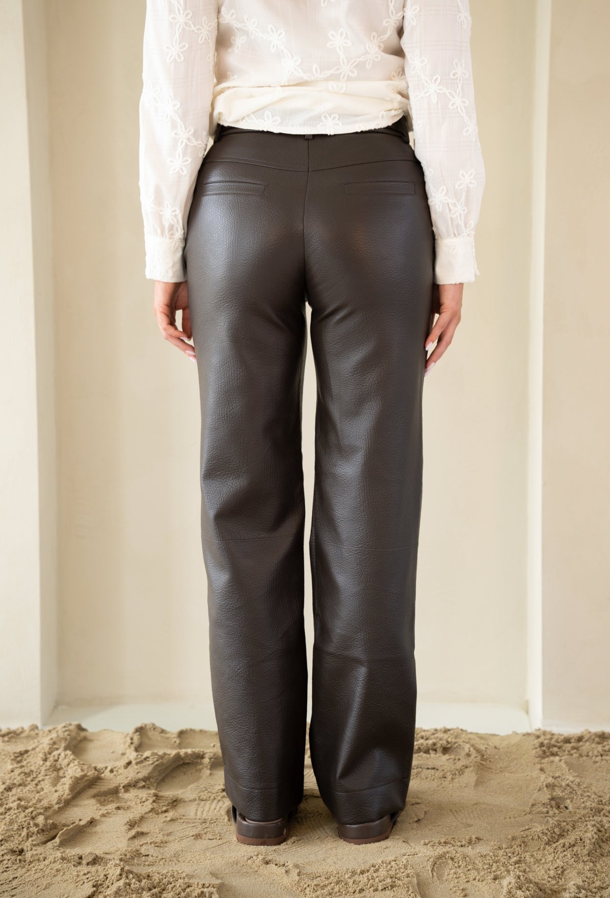 Mees Trousers in Brown – Kimara Fashion