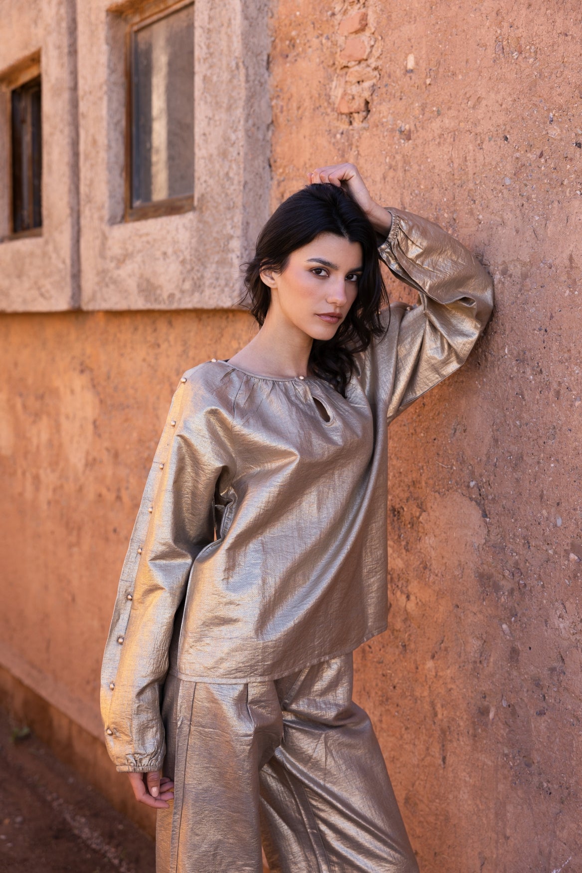 Kerstoutfit: Bras Blouse in goud van Kimara Fashion