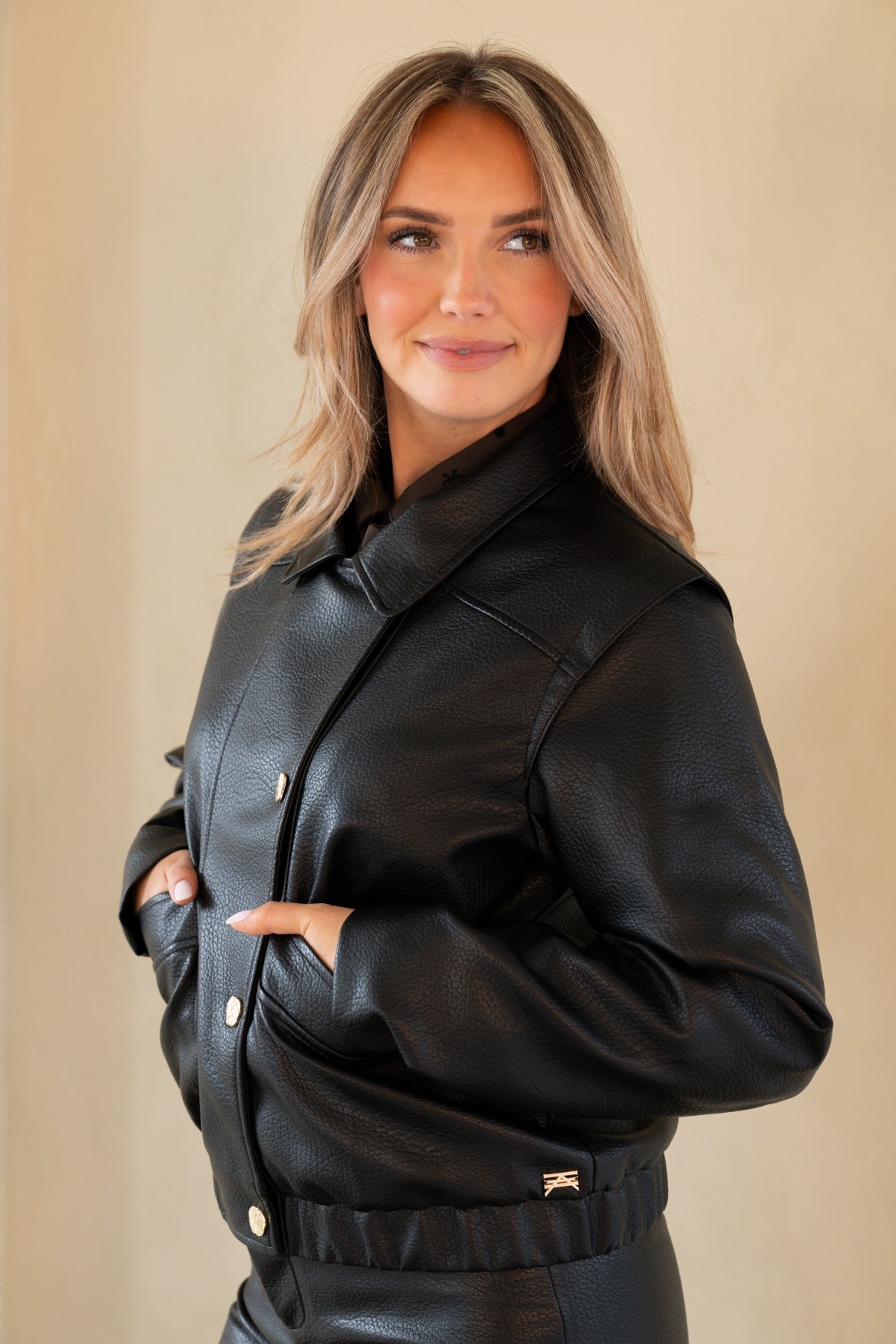 Nina Bomber in Black – Kimara Fashion